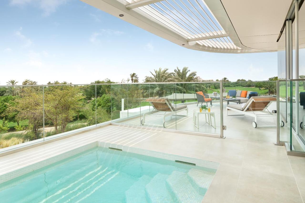 Ja The Resort - Ja Lake View Hotel, Dubai Luaran gambar A pool with a glass balustrade