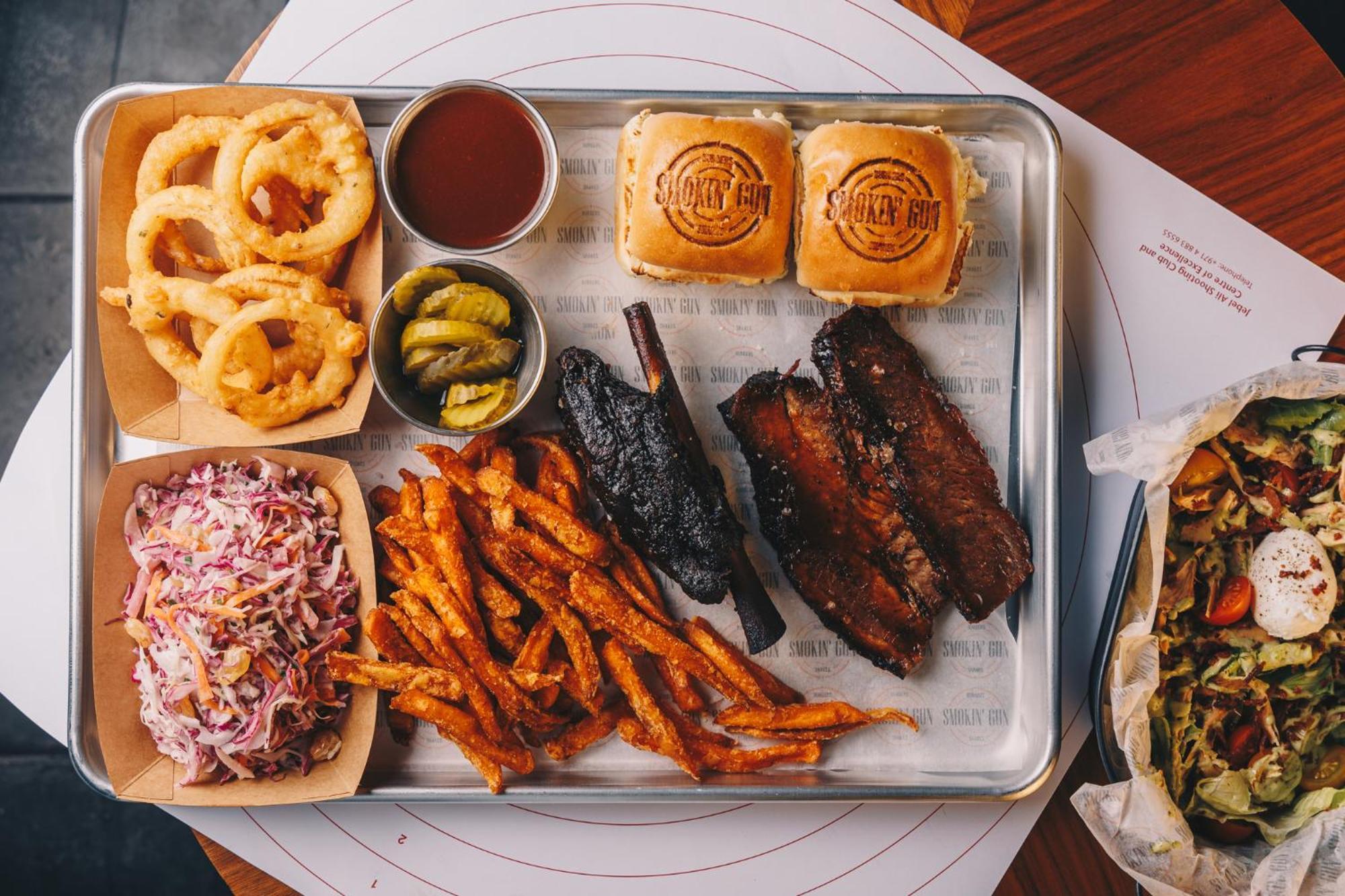 Ja The Resort - Ja Lake View Hotel, Dubai Luaran gambar A barbecue platter from 44 scoops
