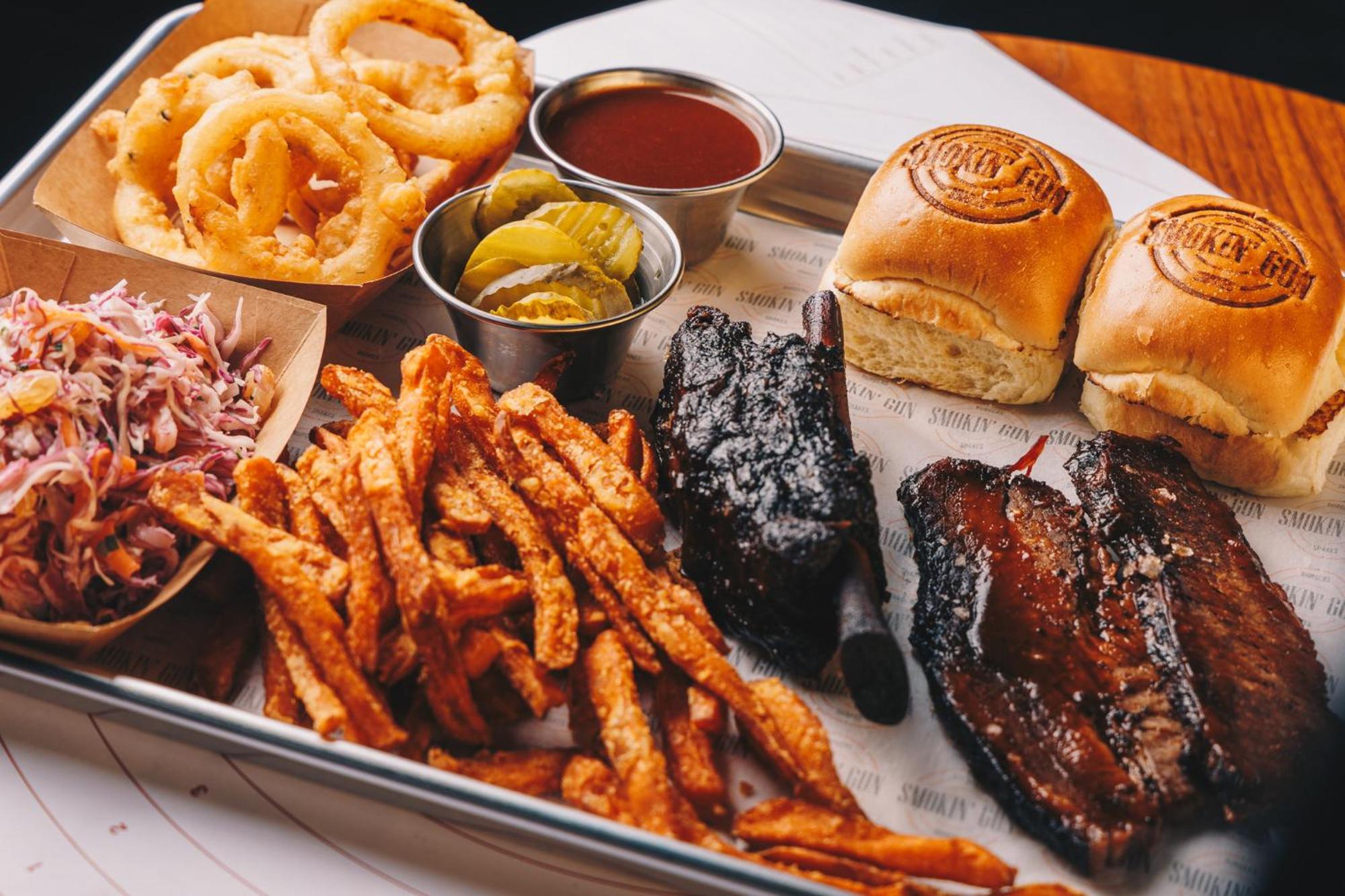 Ja The Resort - Ja Lake View Hotel, Dubai Luaran gambar A platter of barbecue
