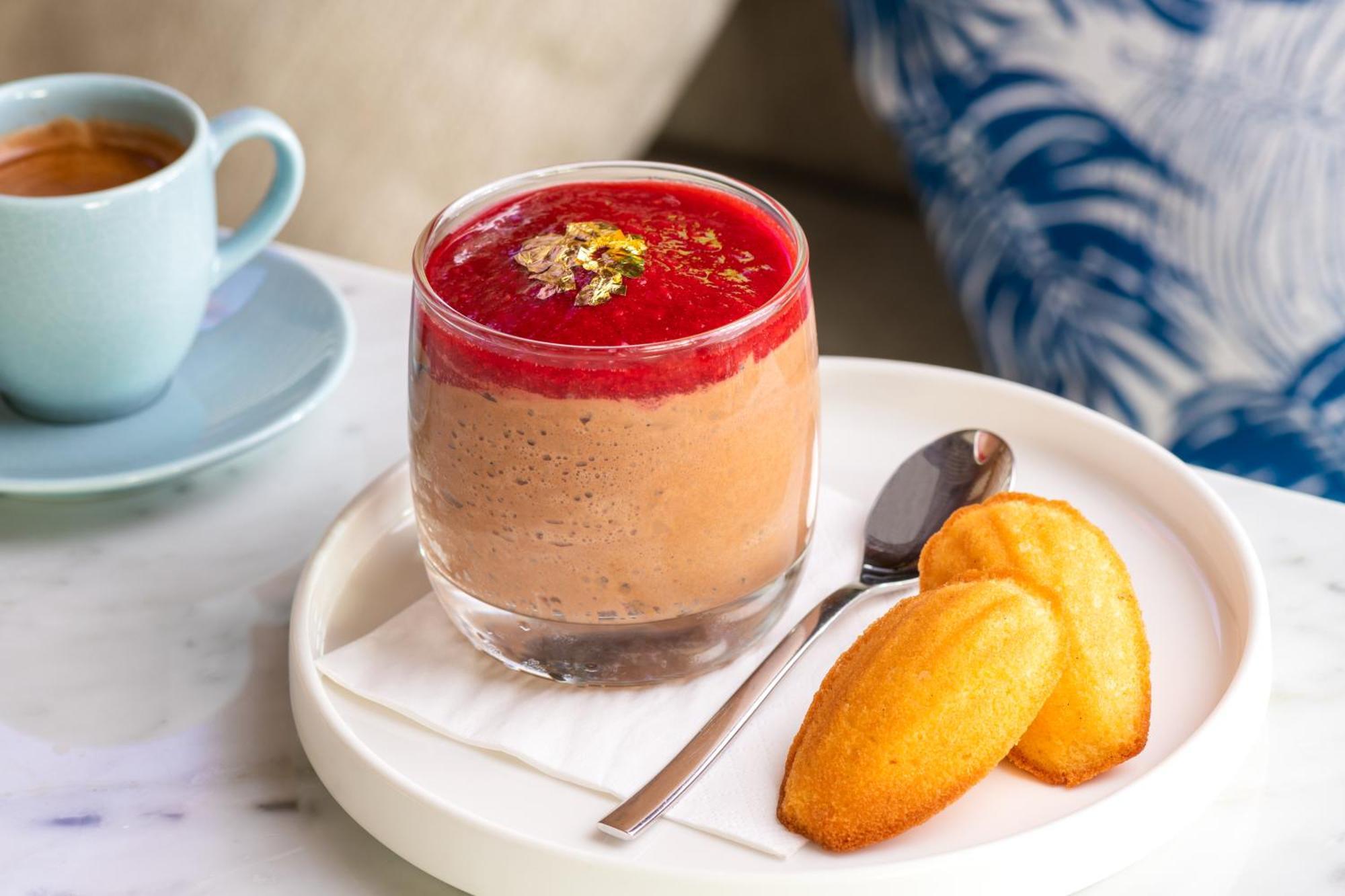 Ja The Resort - Ja Lake View Hotel, Dubai Luaran gambar A chocolate pudding with a raspberry sauce